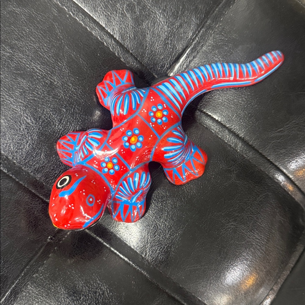 Mexico Talavera Climbing Lizard Red Floral Hand Painted Mexican Beach Pets